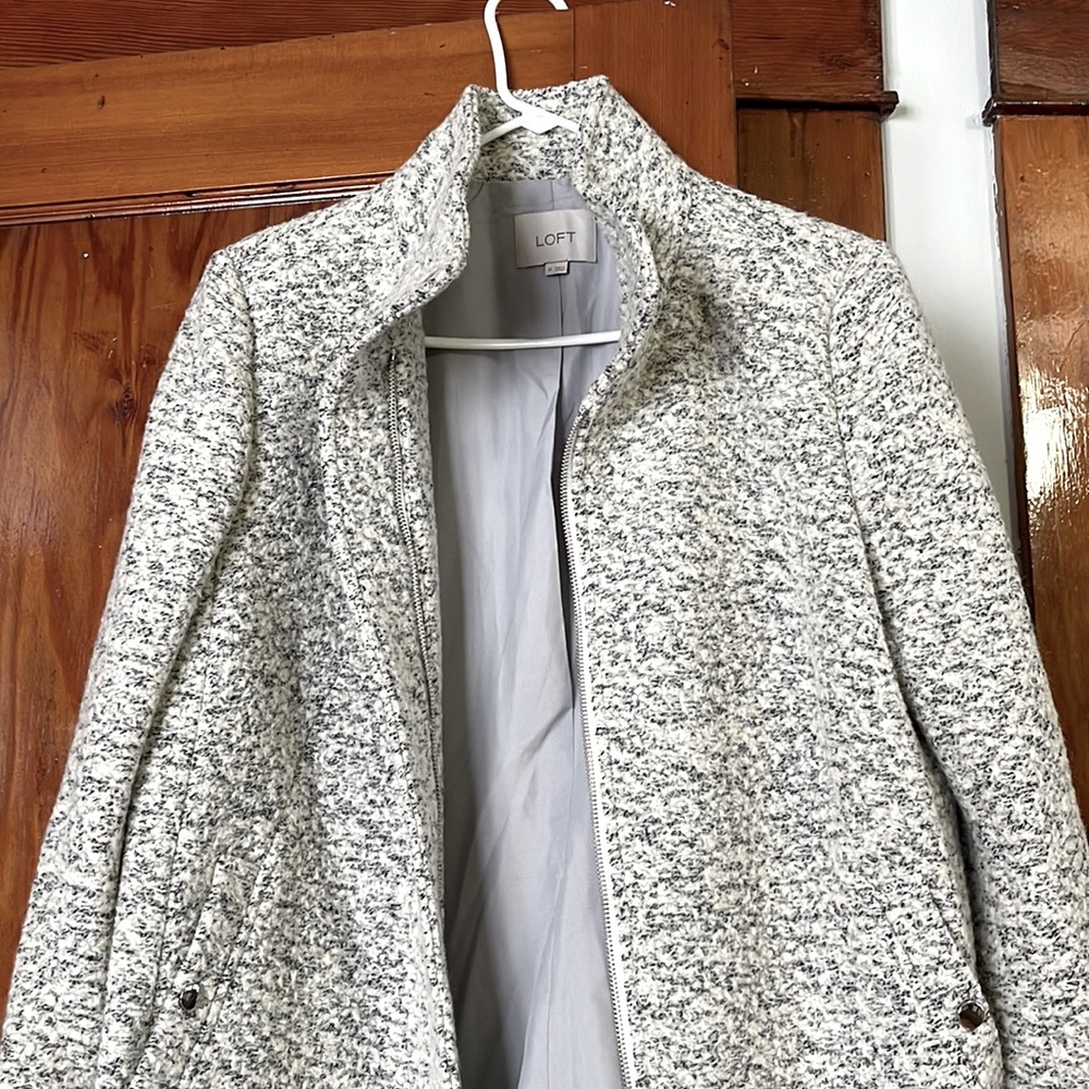 Only wear one time.great coat very elegant.